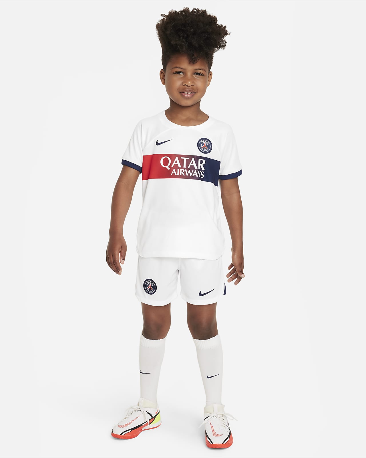 Paris Saint-Germain 2023/24 Away dreiteiliges Nike Dri-FIT-Set für jüngere Kinder