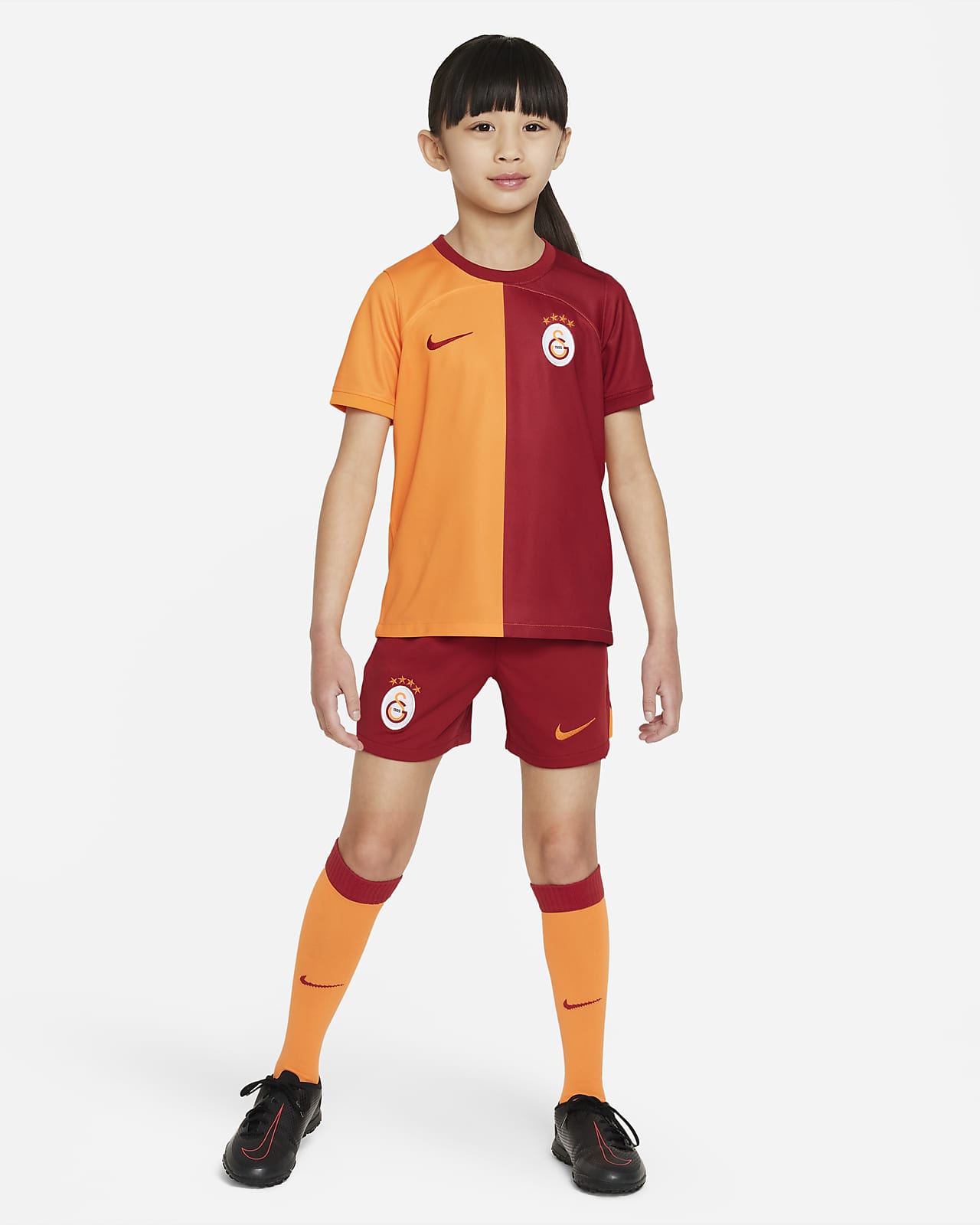 Galatasaray 2023/24 Home Younger Kids' Nike Football Kit. Nike SI
