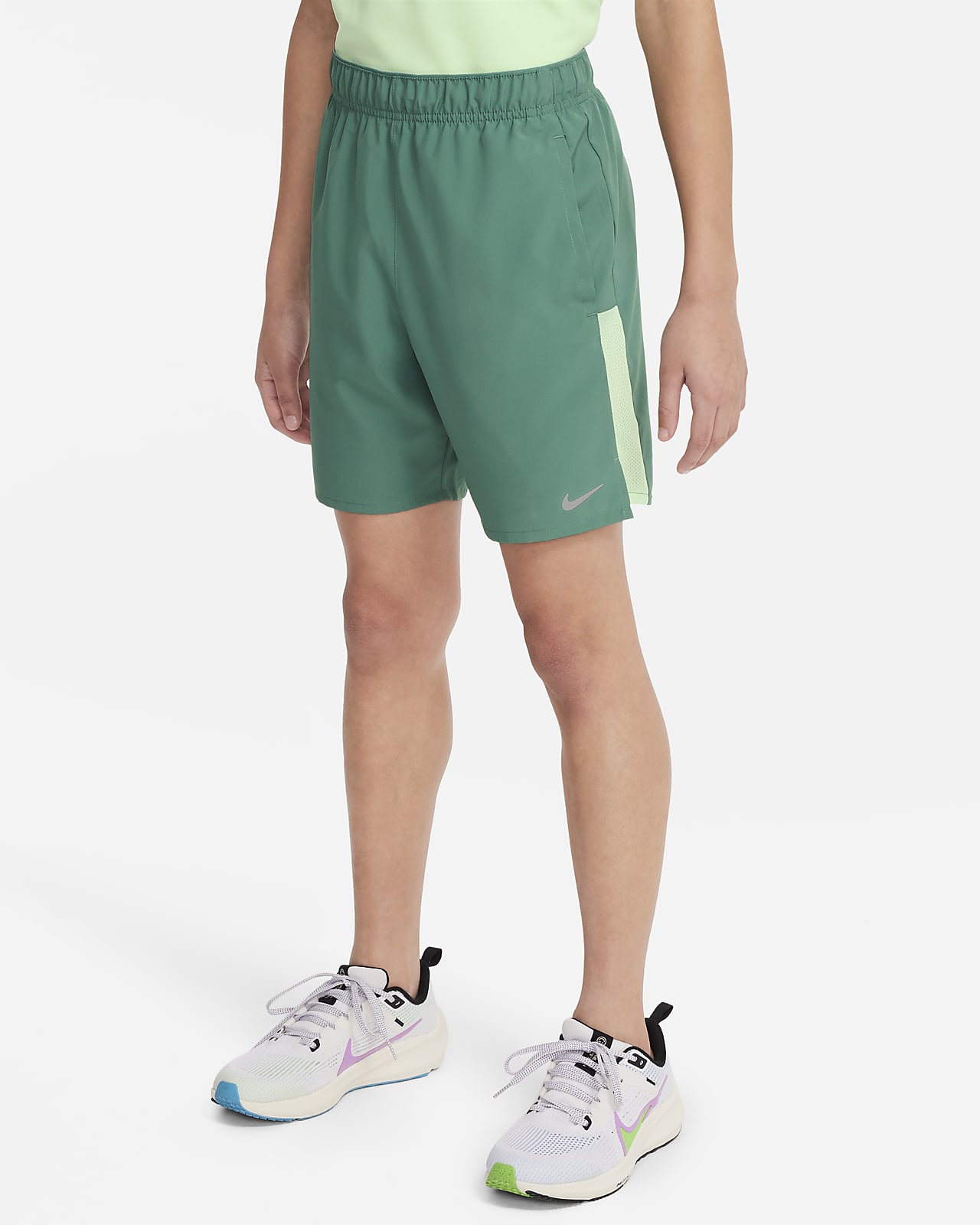 กางเกงเทรนนิ่งขาสั้นเด็กโต Nike Dri-FIT Challenger (ชาย)