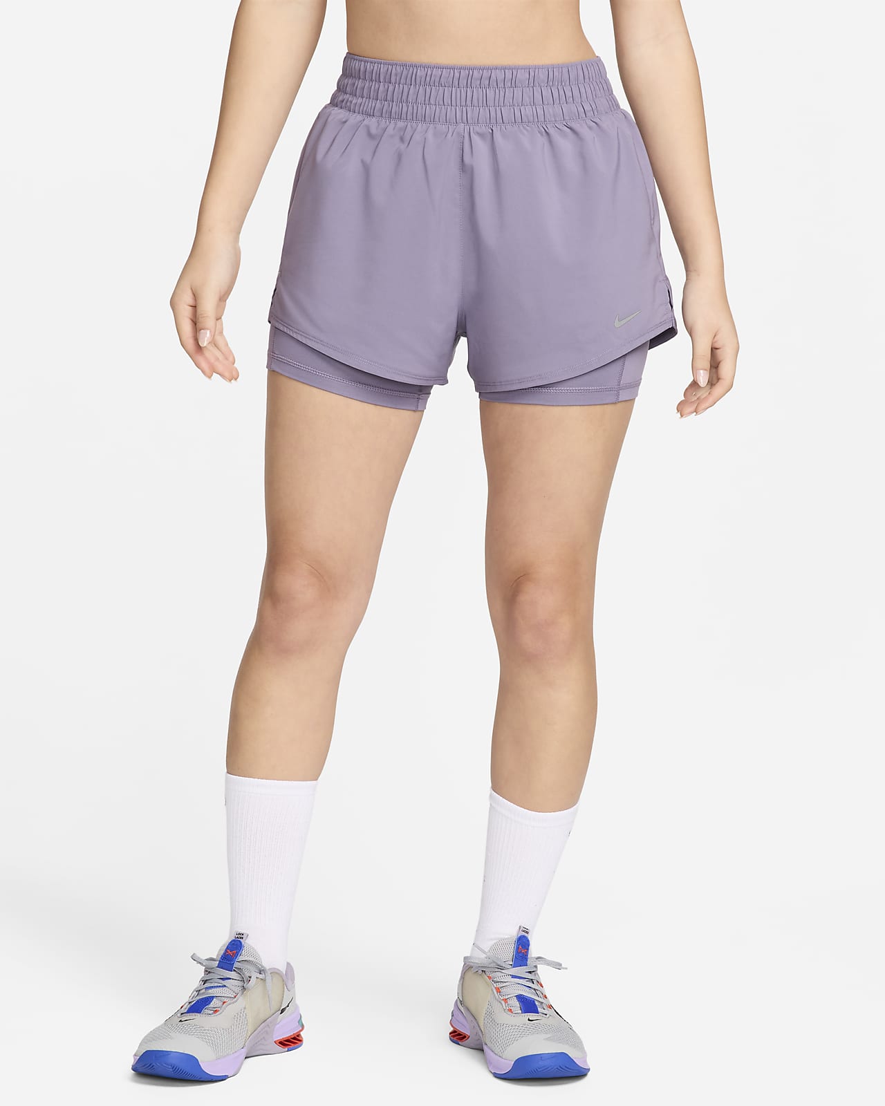 Shorts 2 en 1 Dri-FIT de tiro alto de 8 cm para mujer Nike One