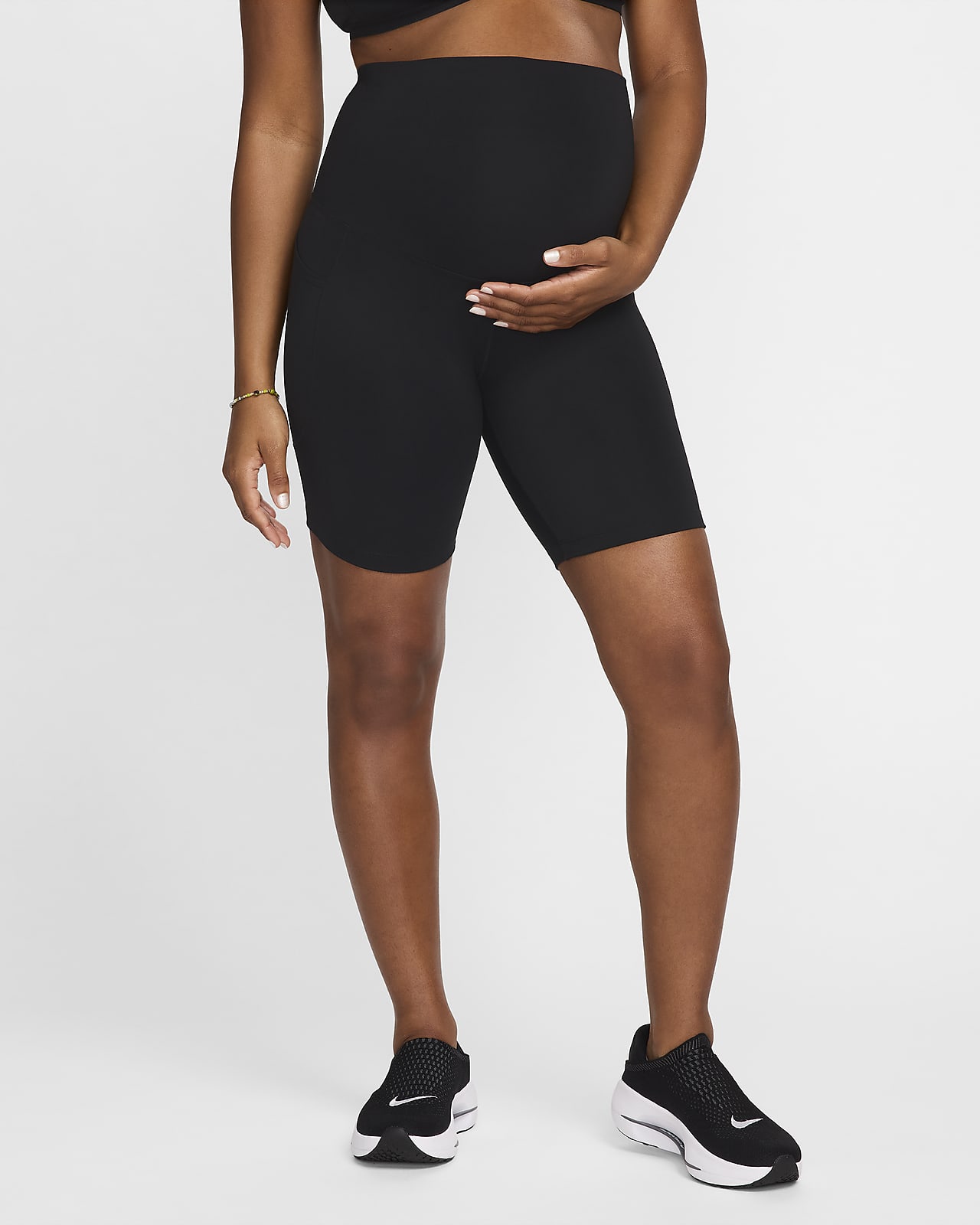 Calções tipo ciclista de 20 cm de cintura subida com bolsos Dri-FIT Nike (M) One para mulher (Maternity)
