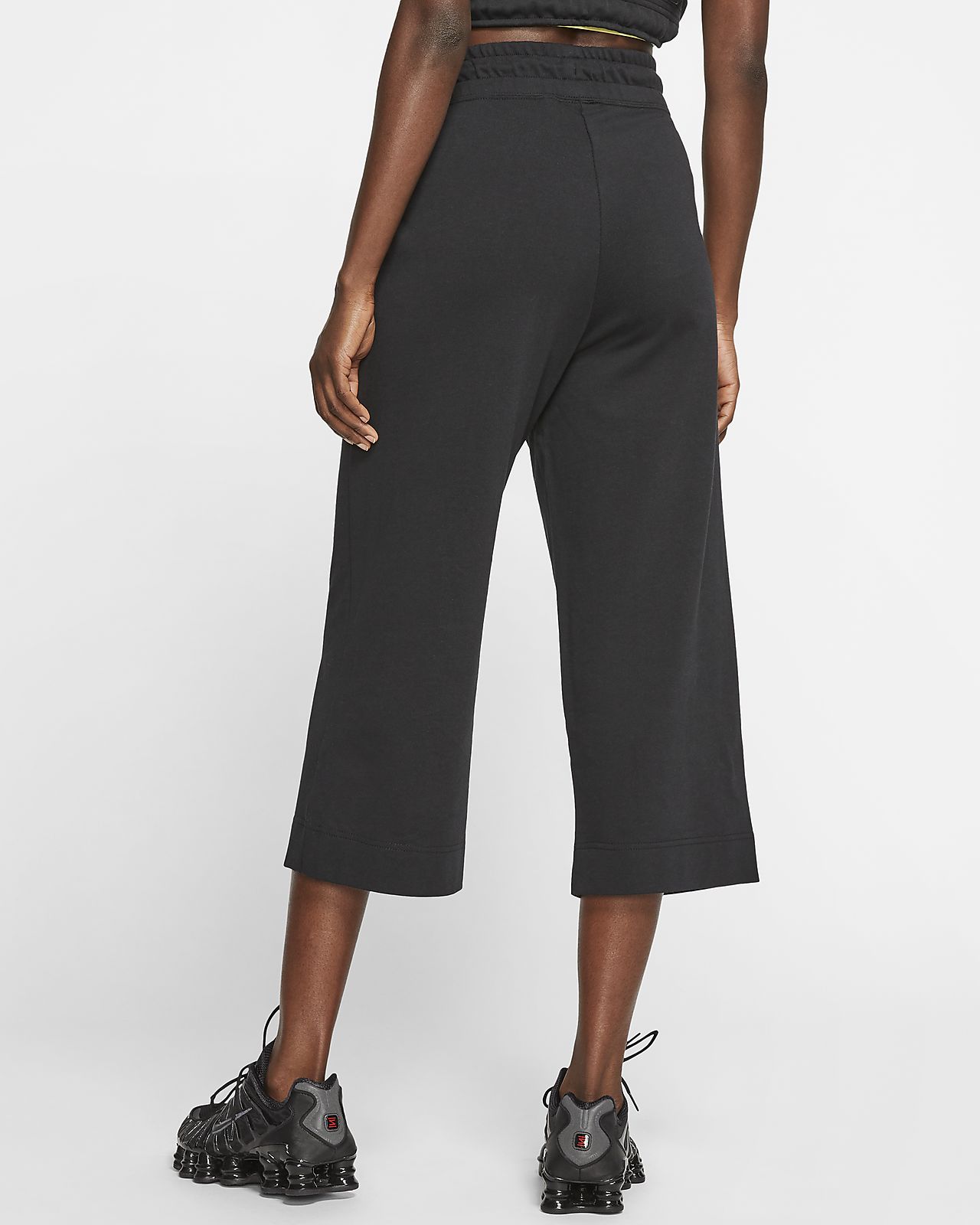 nike loose fit capri pants