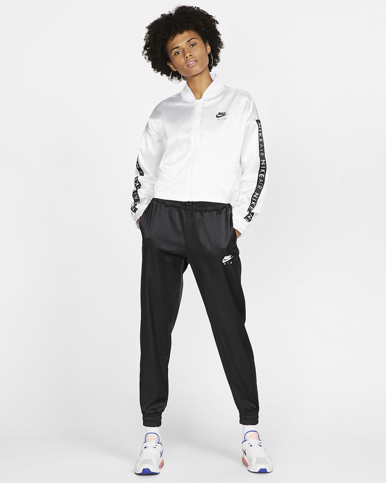 Pantalon de survêtement en satin Nike Air pour Femme. Nike BE