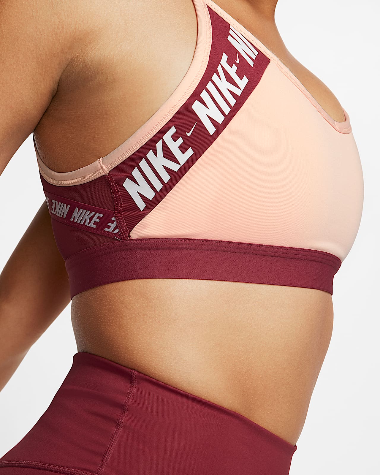 nike sujetador deportivo training indy logo