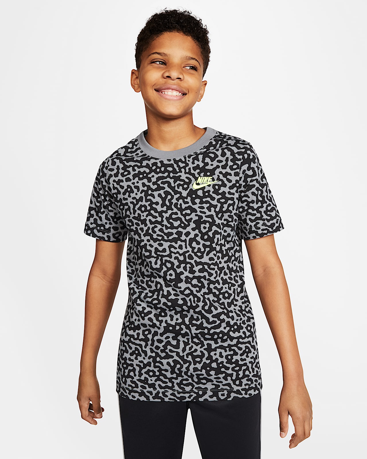 boys black nike shirt