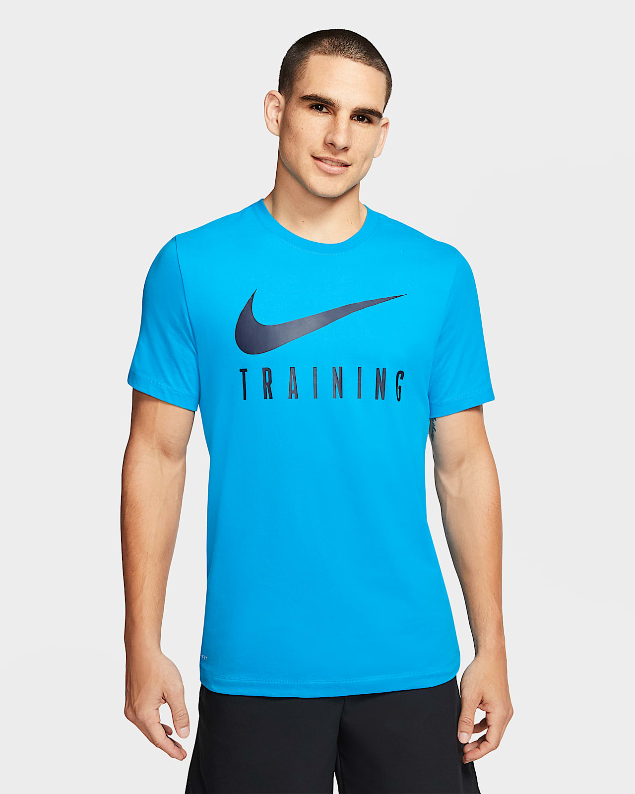 Nike Dri FIT trenings T skjorte til herre. Nike NO Nike Dri FIT trenings T skjorte med Swoosh til herre. Nike NO