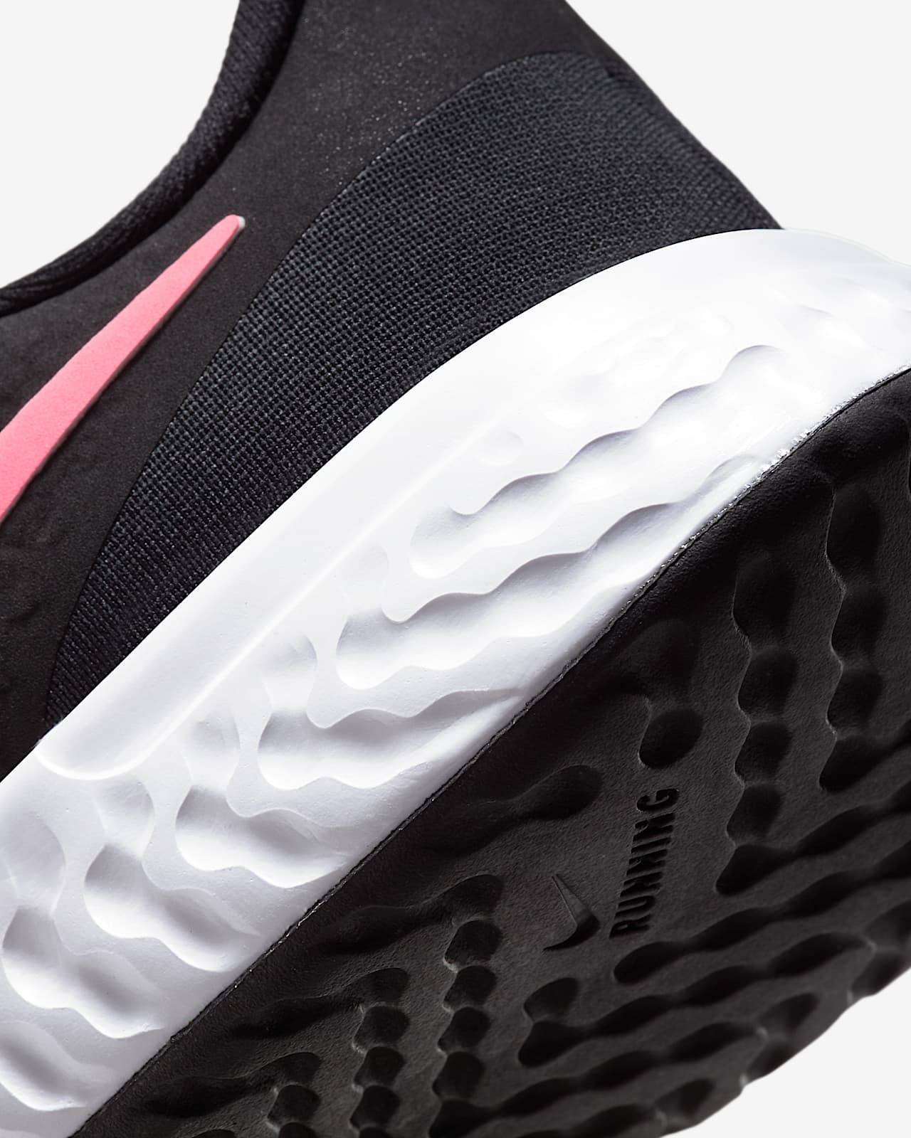 nike revolution sideline stretch woven review