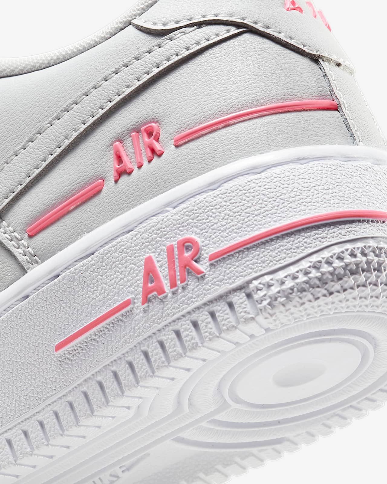 nike air force 1 lv8 3