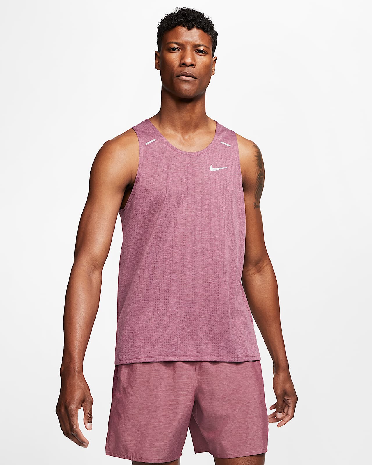 camiseta tirantes rosa hombre