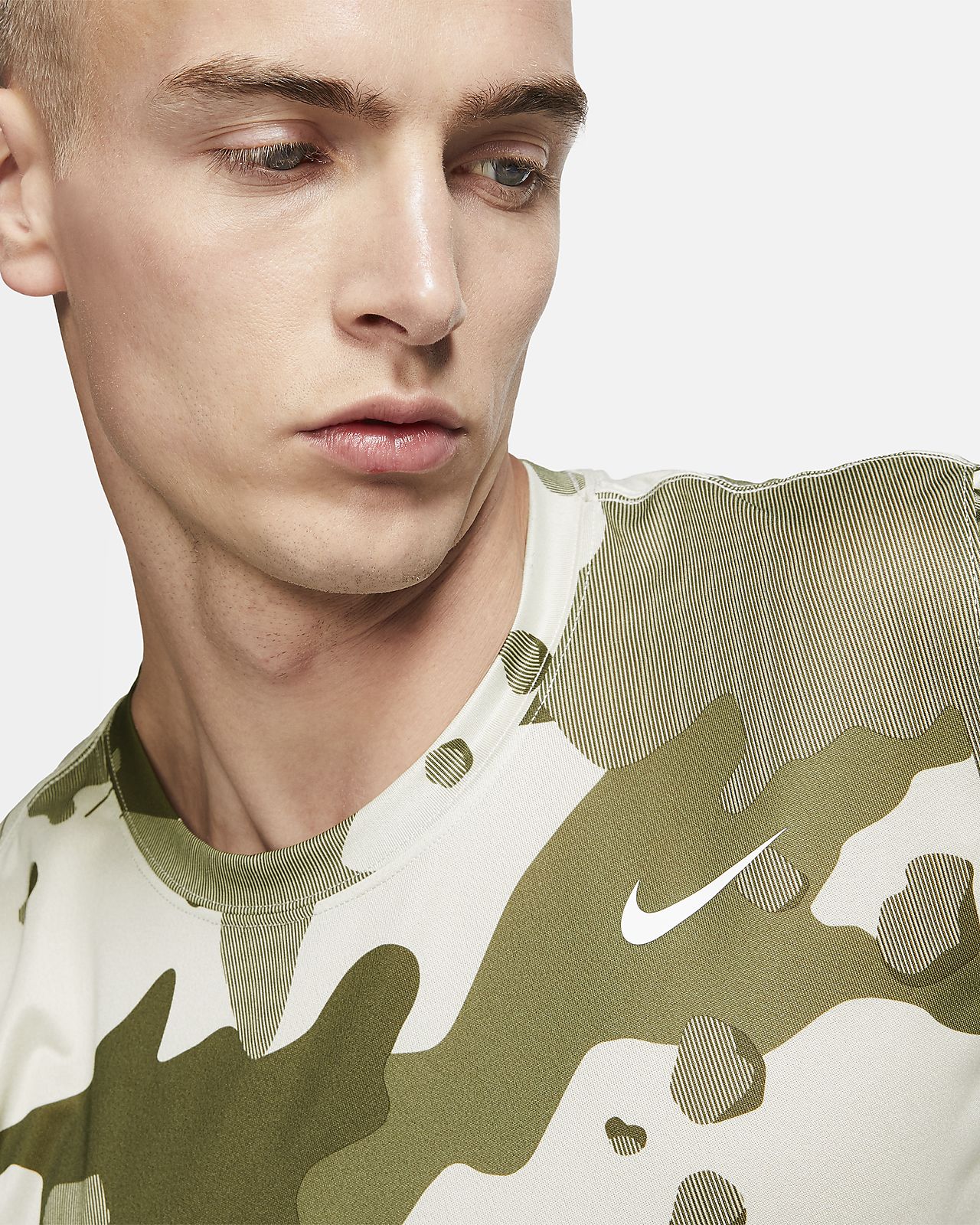 nike men's dry legend camo swoosh graphic tee