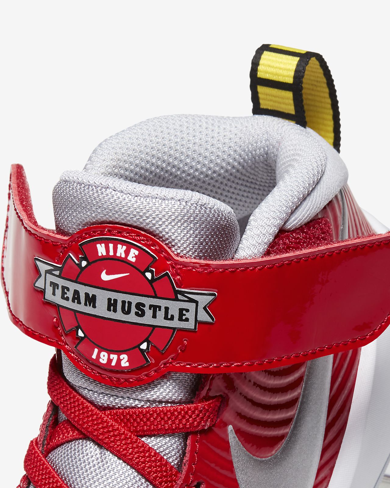 nike team hustle red