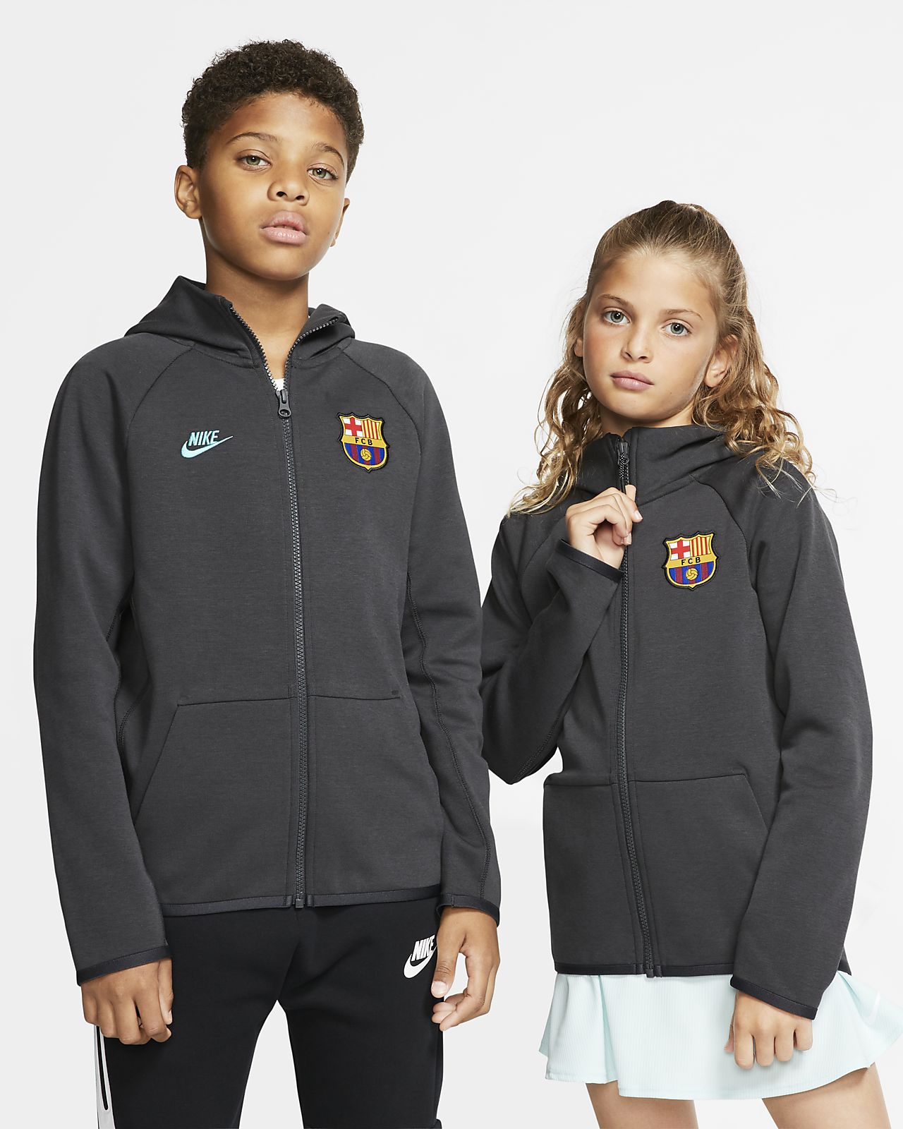 FC Barcelona Tech Fleece Essentials Older Kids' Full-Zip Hoodie. Nike SK
