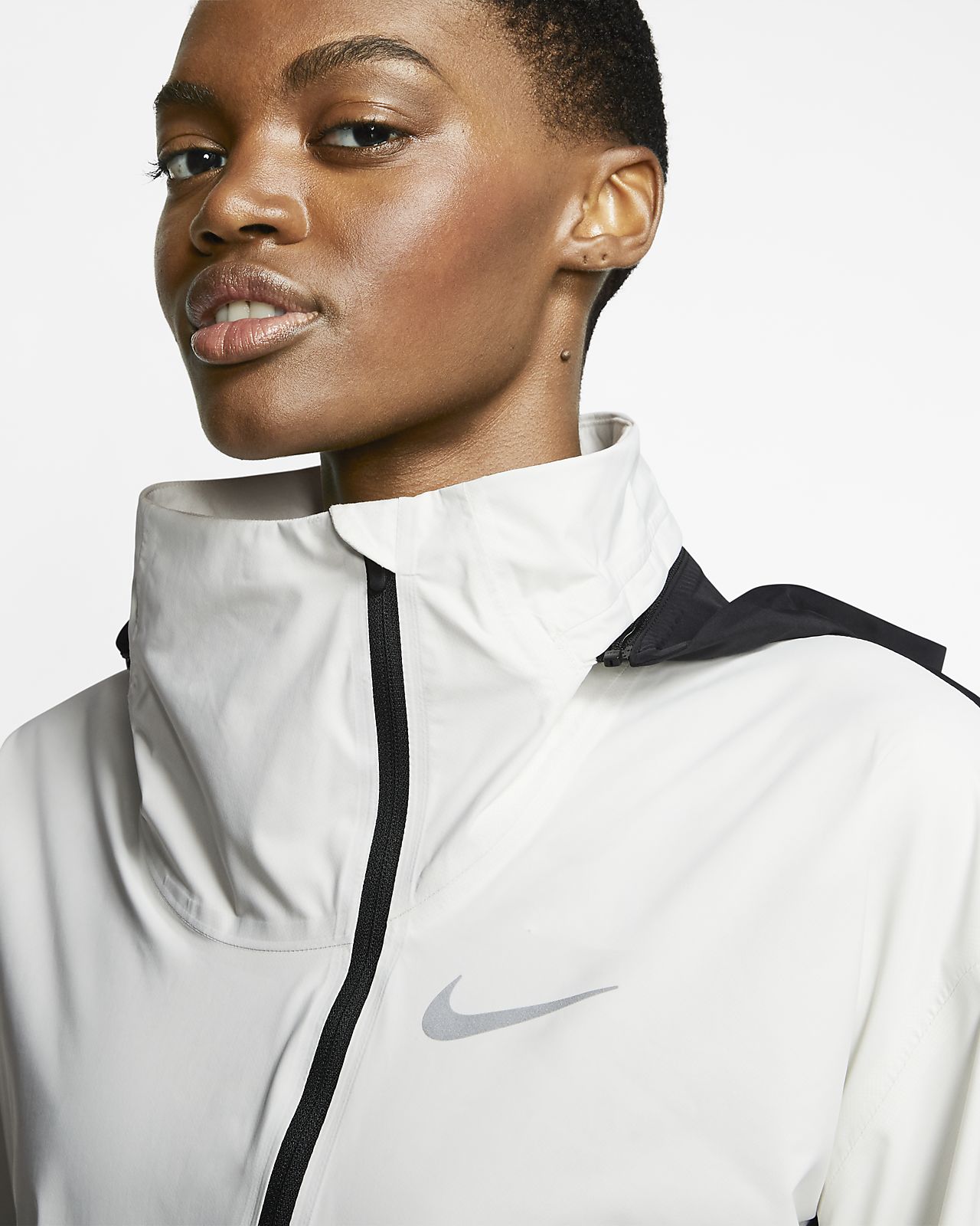 Nike AeroShield–løbejakke med hætte til kvinder. Nike DK Køb Nike AeroShield Hooded Løbejakke til Dame i Sort til