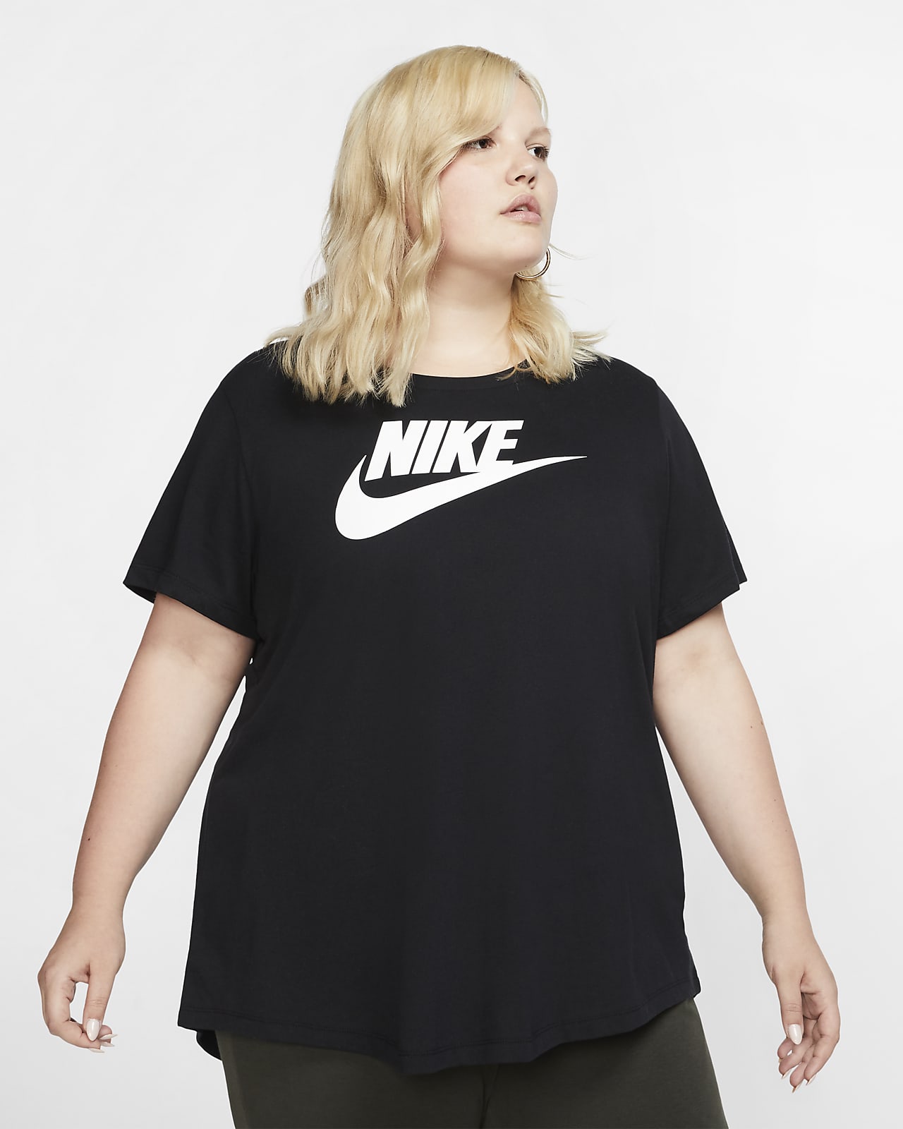 Nike Sportswear Essential T-skjorte til dame (stor størrelse)