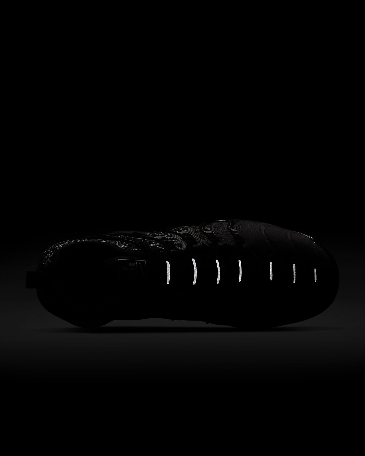 mens black nike vapormax plus