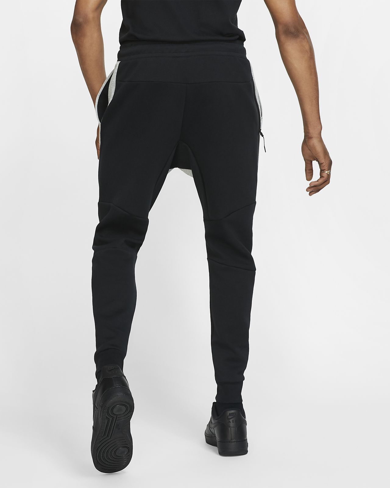 nike men's slim fit max tapered leg