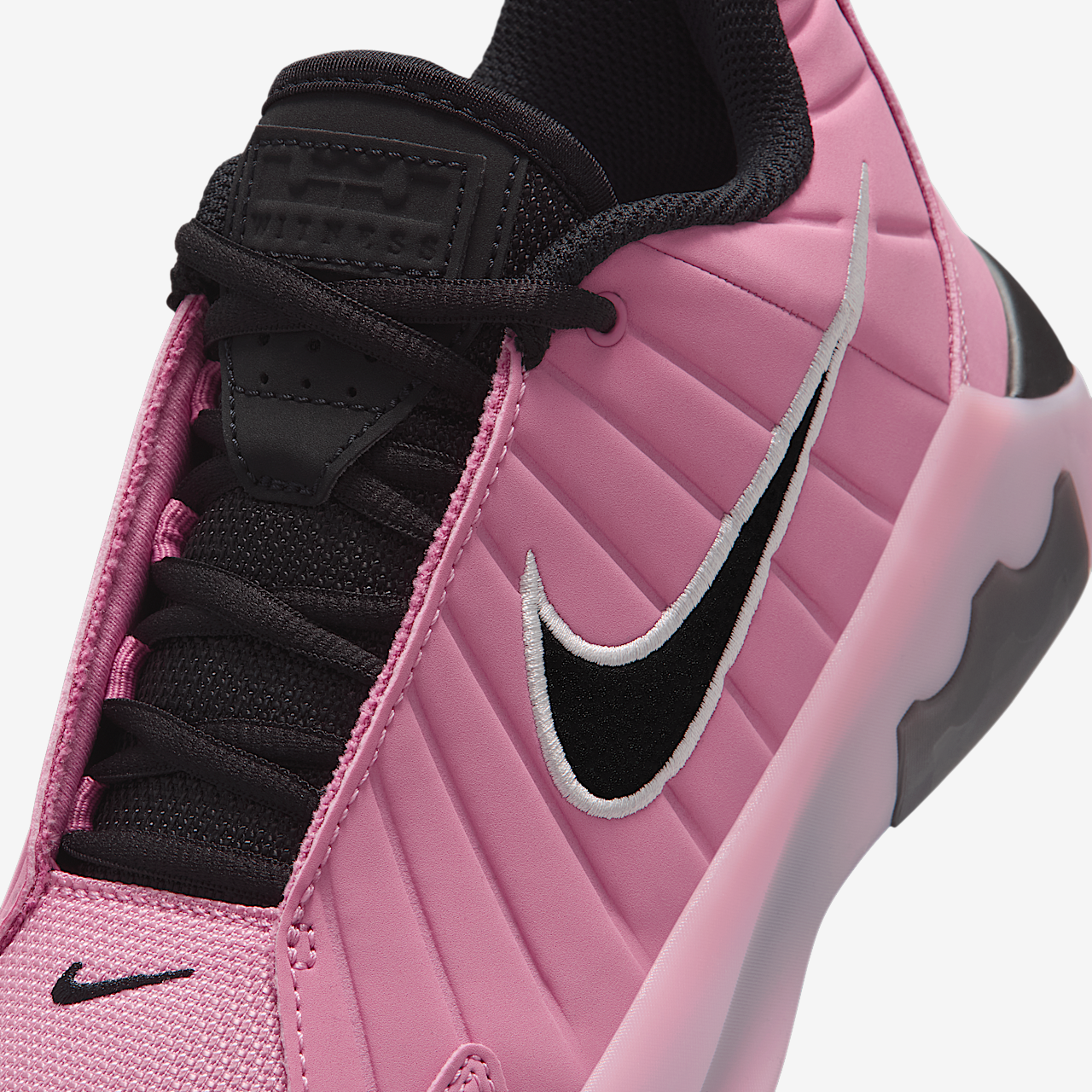 Nike LeBron sneaker Elemental Pink/Roze/Pink Foam/Zwart