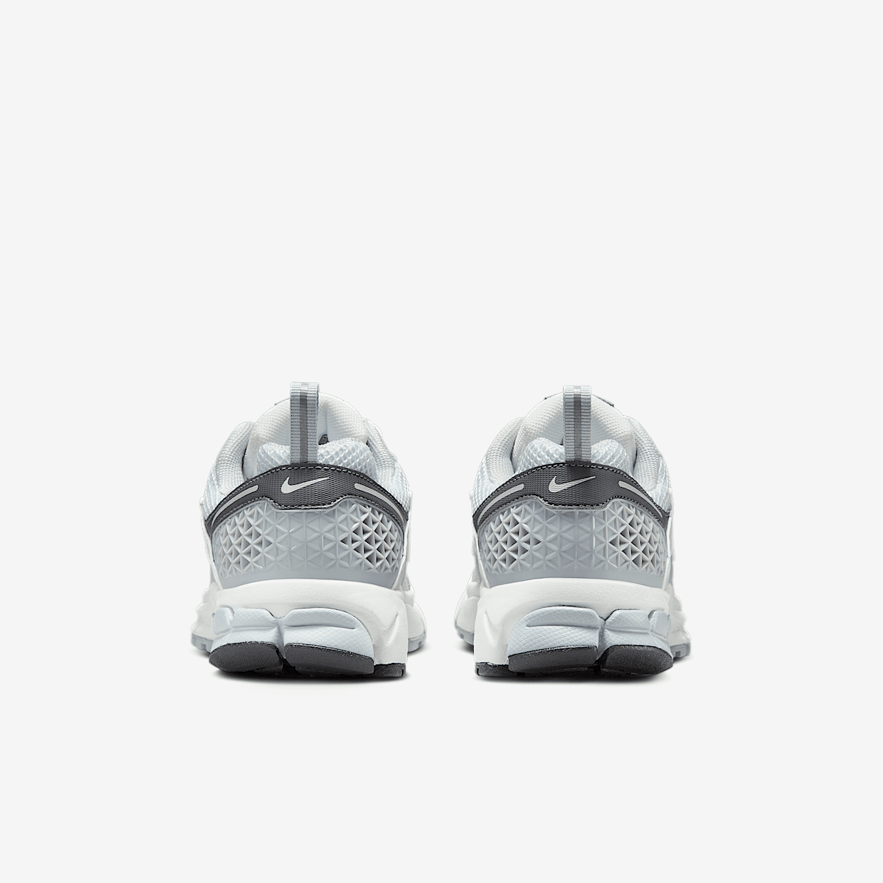 Nike Vomero sneaker Pure Platinum/Summit White/Dark Grey/Metallic Silver