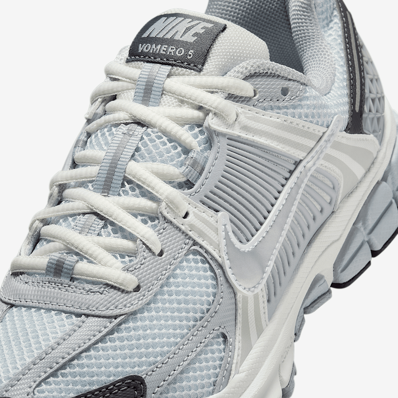 Nike Vomero sneaker Pure Platinum/Summit White/Dark Grey/Metallic Silver