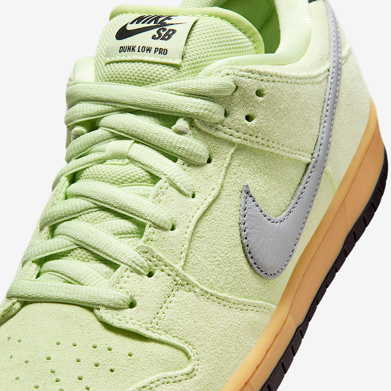 Nike Dunk Low sneaker Pistachio Frost/Zwart/Gum Yellow/Wolf Grey