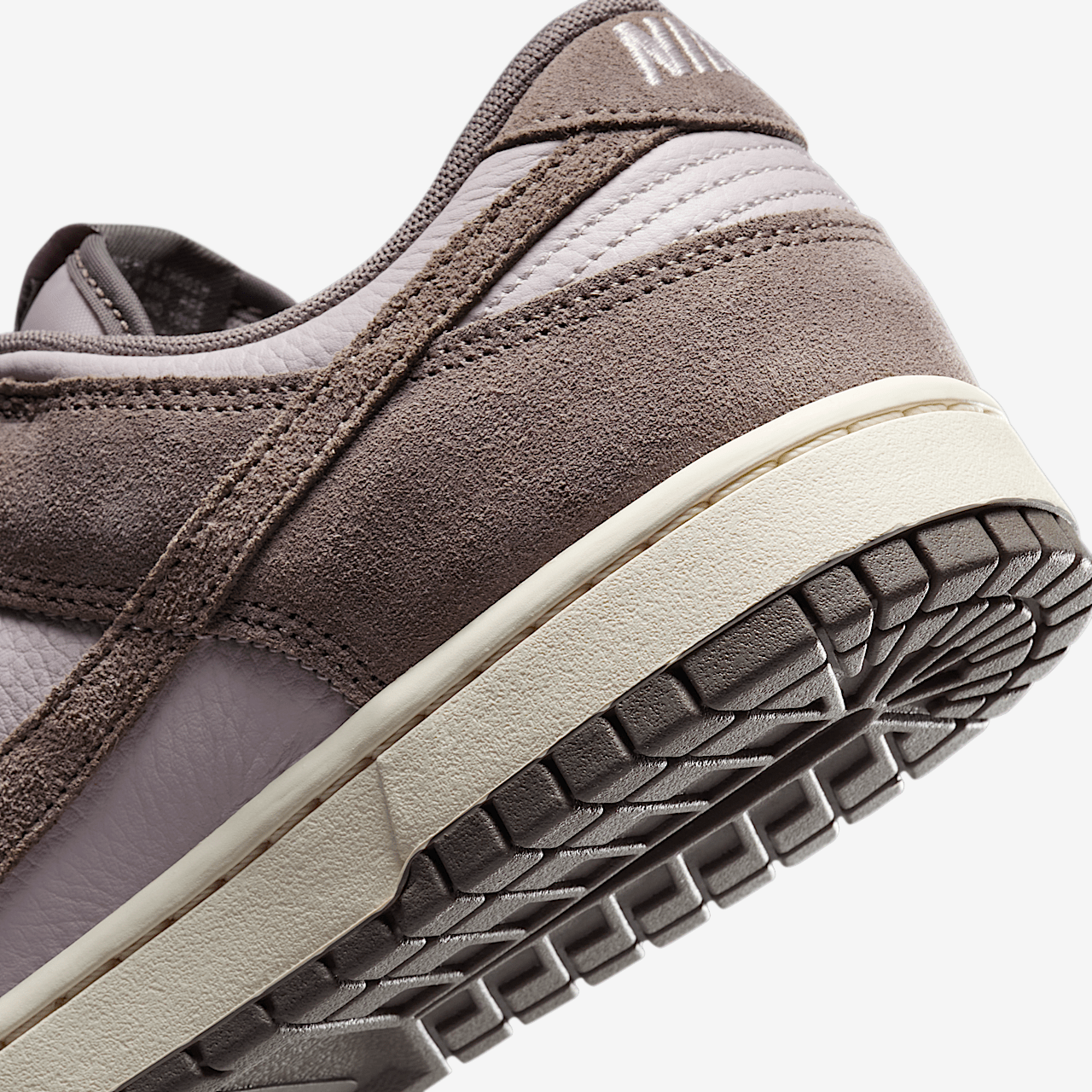 Nike Dunk Low sneaker Platinum Violet/Pale Ivory/Cave Stone