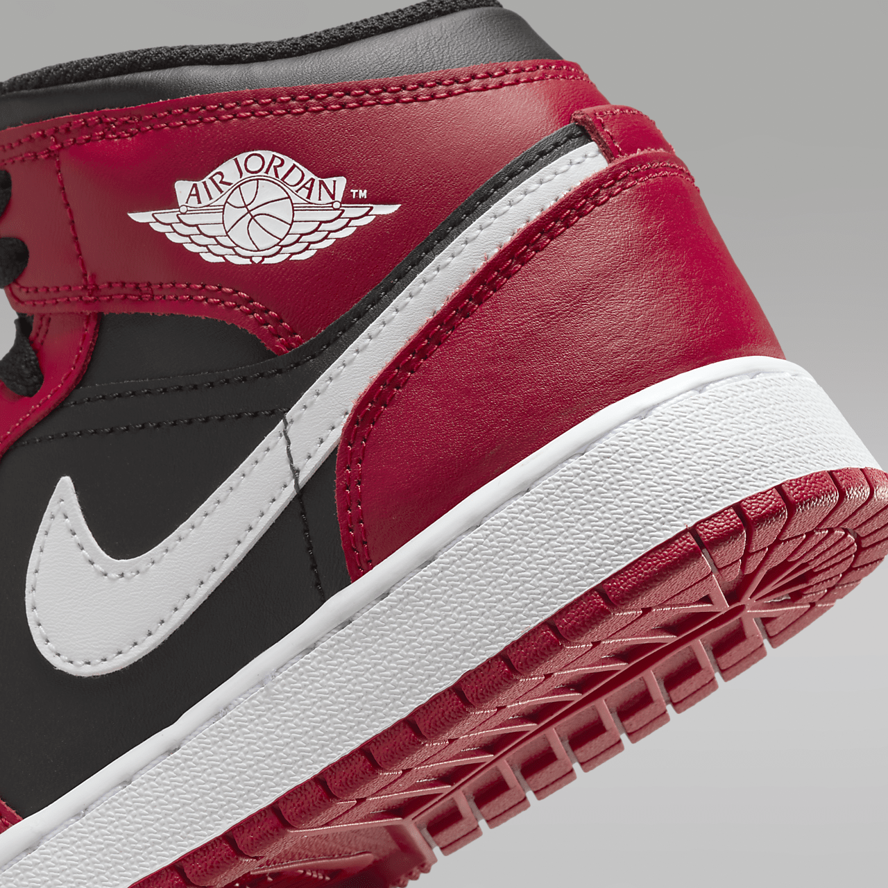 Nike Air Jordan 1 Mid sneaker Zwart/Gym Red/Wit