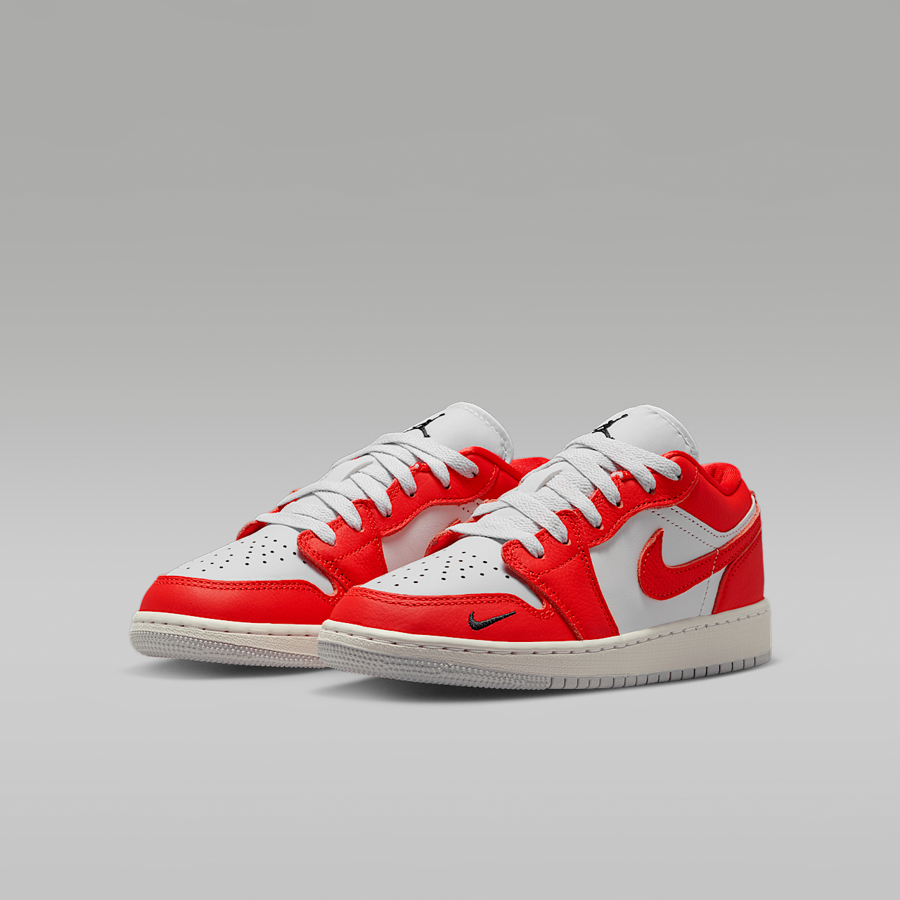Nike Air Jordan sneaker Pure Platinum/Summit White/Zwart/Chile Red