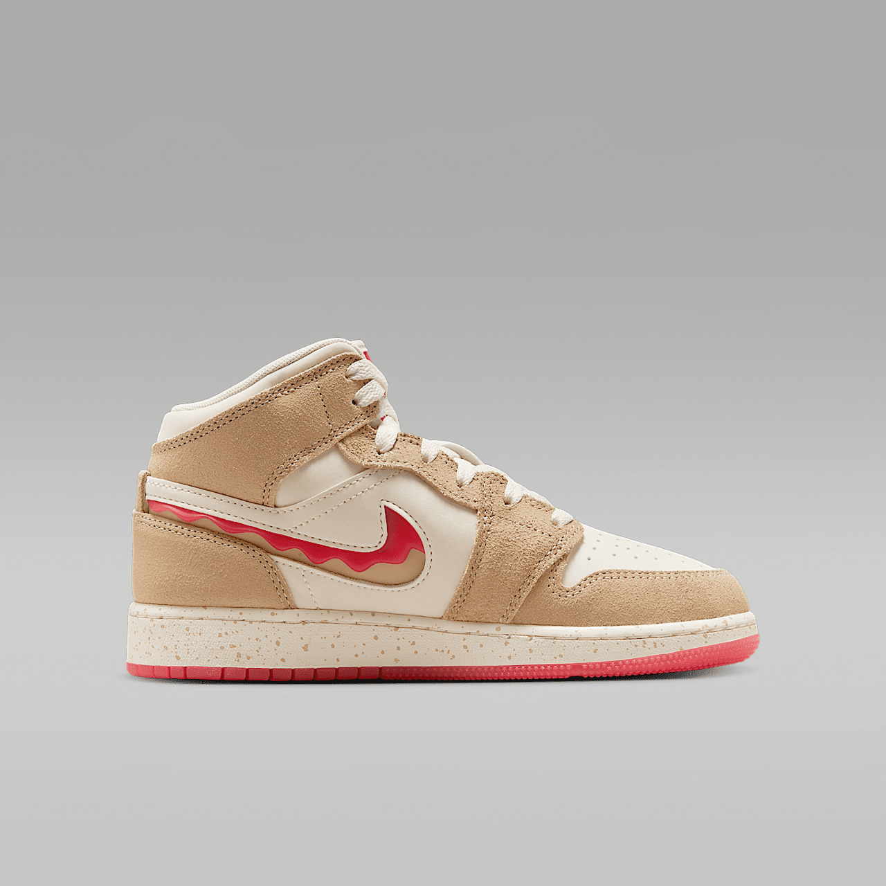 Nike Air Jordan sneaker Desert/Pale Ivory/Fusion Red