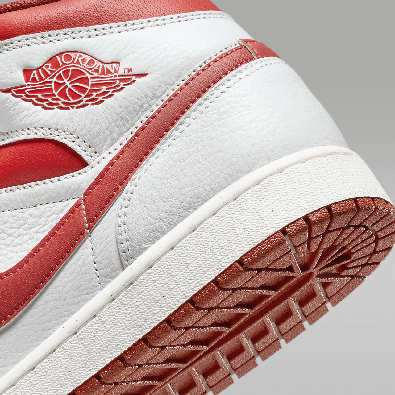 Nike Air Jordan 1 Mid sneaker Wit/Dune Red/Sail/Lobster