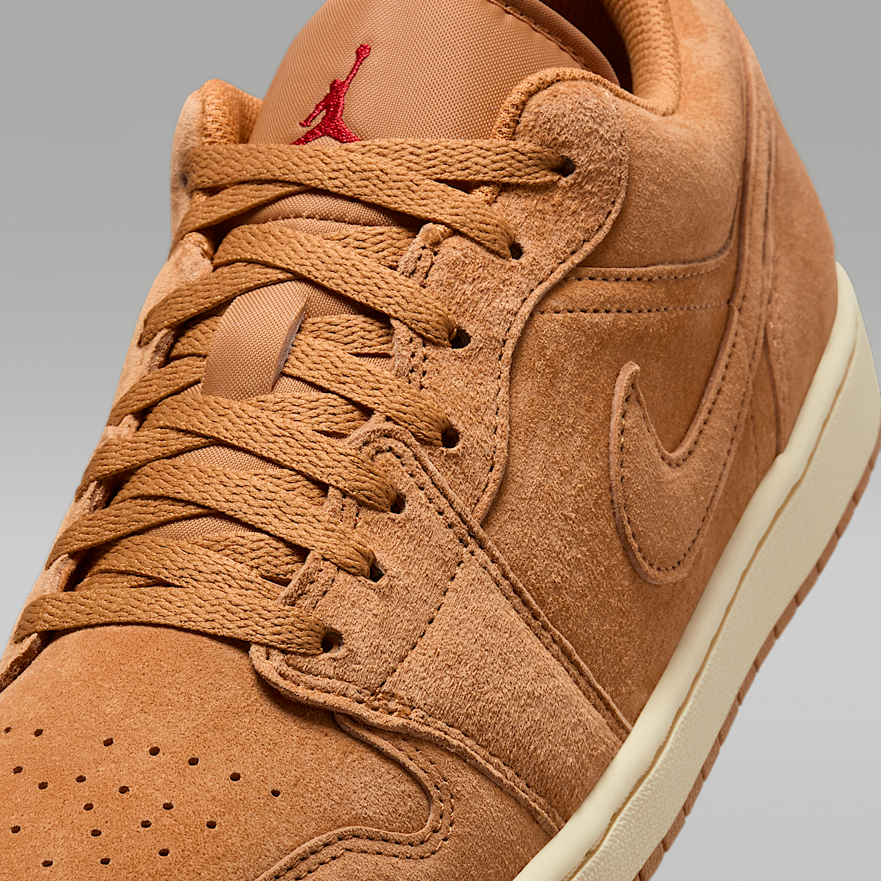 Nike Air Jordan sneaker Flax/Varsity Red/Muslin/Flax