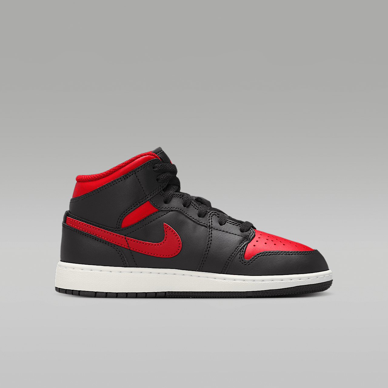 Nike Air Jordan 1 Mid sneaker Zwart/Summit White/Varsity Red