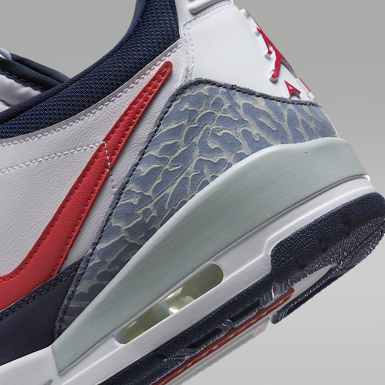 Nike Air Jordan Legacy sneaker Wit/Midnight Navy/Wolf Grey/Varsity Red