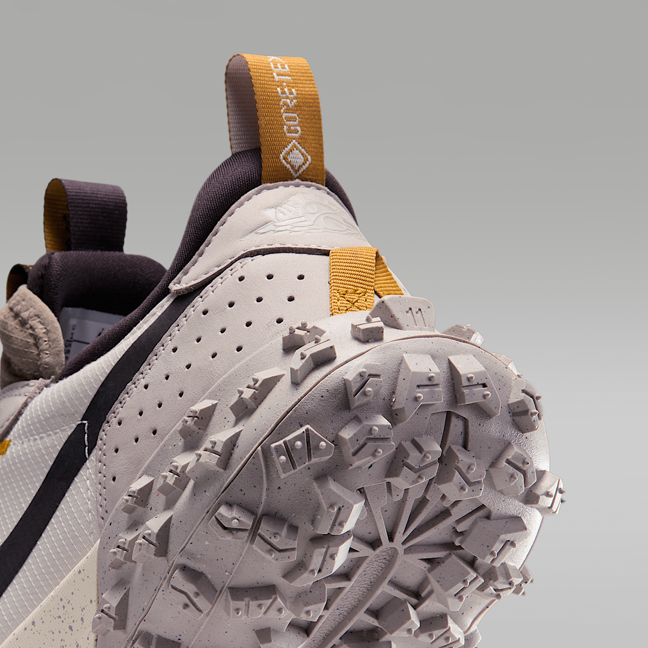 Nike Air Jordan 1 sneaker Cream II/Light Orewood Brown/Coconut Milk/Ridgerock