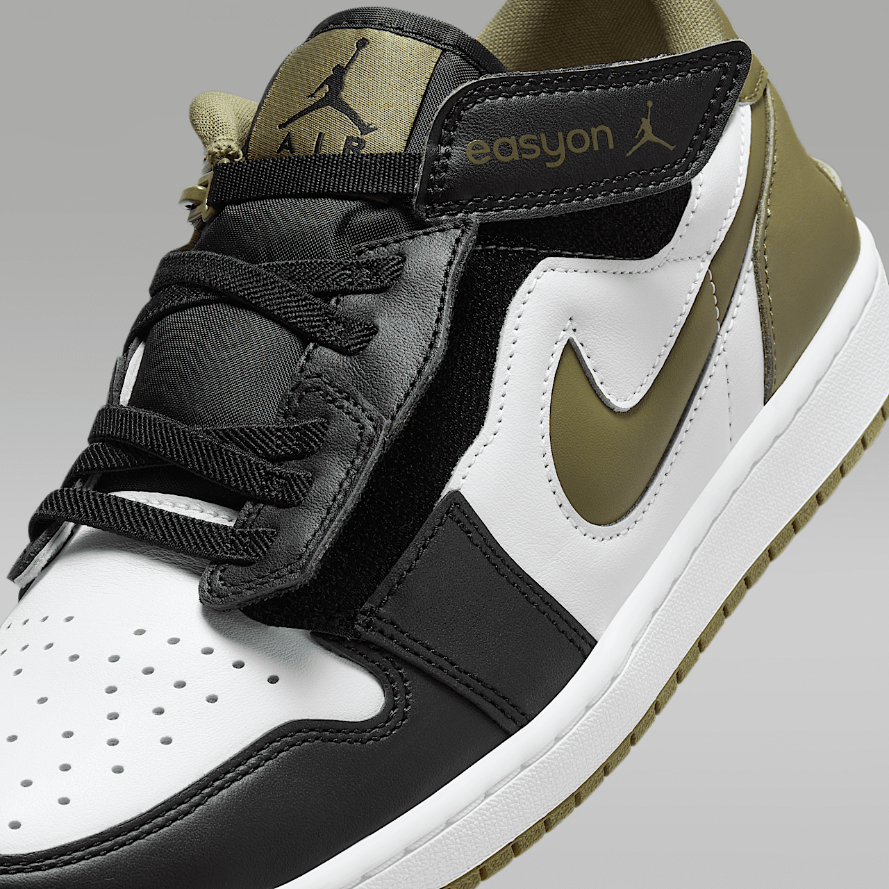 Nike Air Jordan 1 Low sneaker Wit/Zwart/Medium Olive