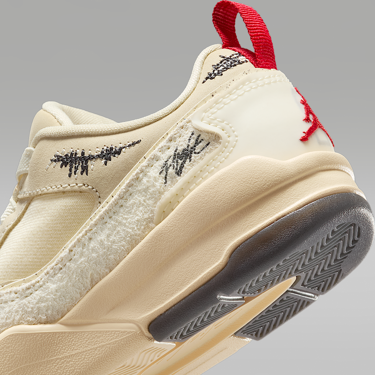 Nike  sneaker Coconut Milk/Muslin/Off Noir/Varsity Red