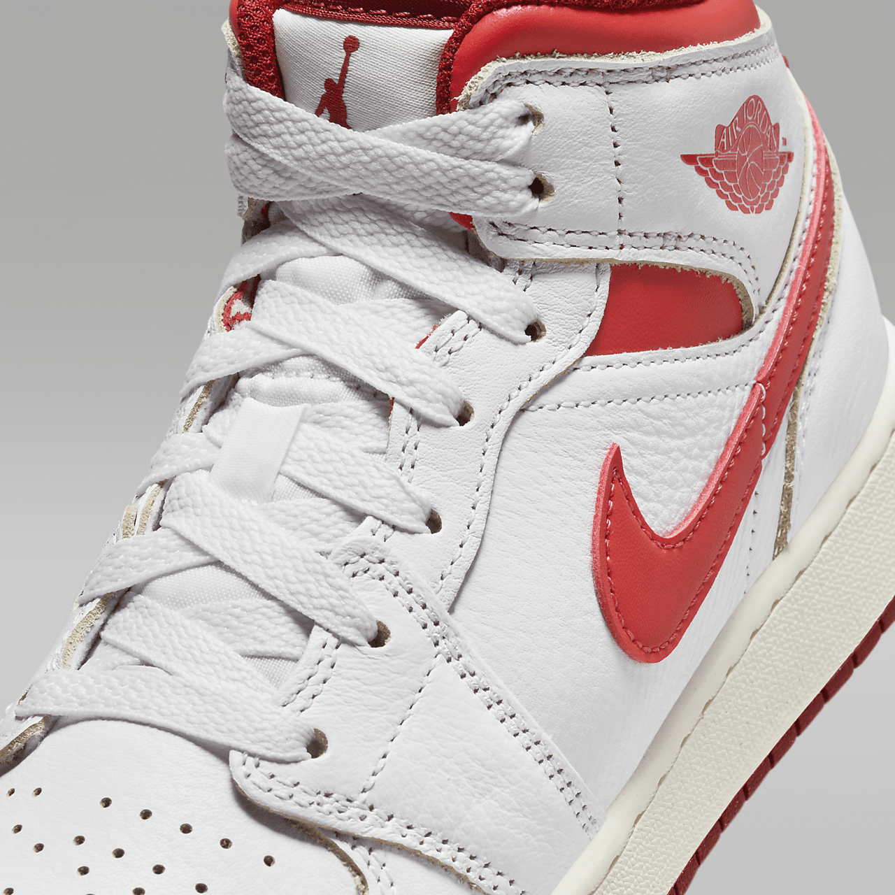 Nike Air Jordan 1 Mid sneaker Wit/Dune Red/Sail/Lobster