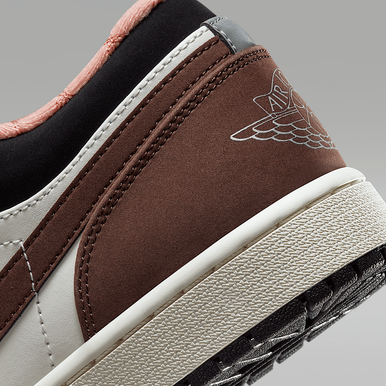 Nike Air Jordan 1 Low sneaker Light Chocolate/Zwart/Sail/Crimson Bliss