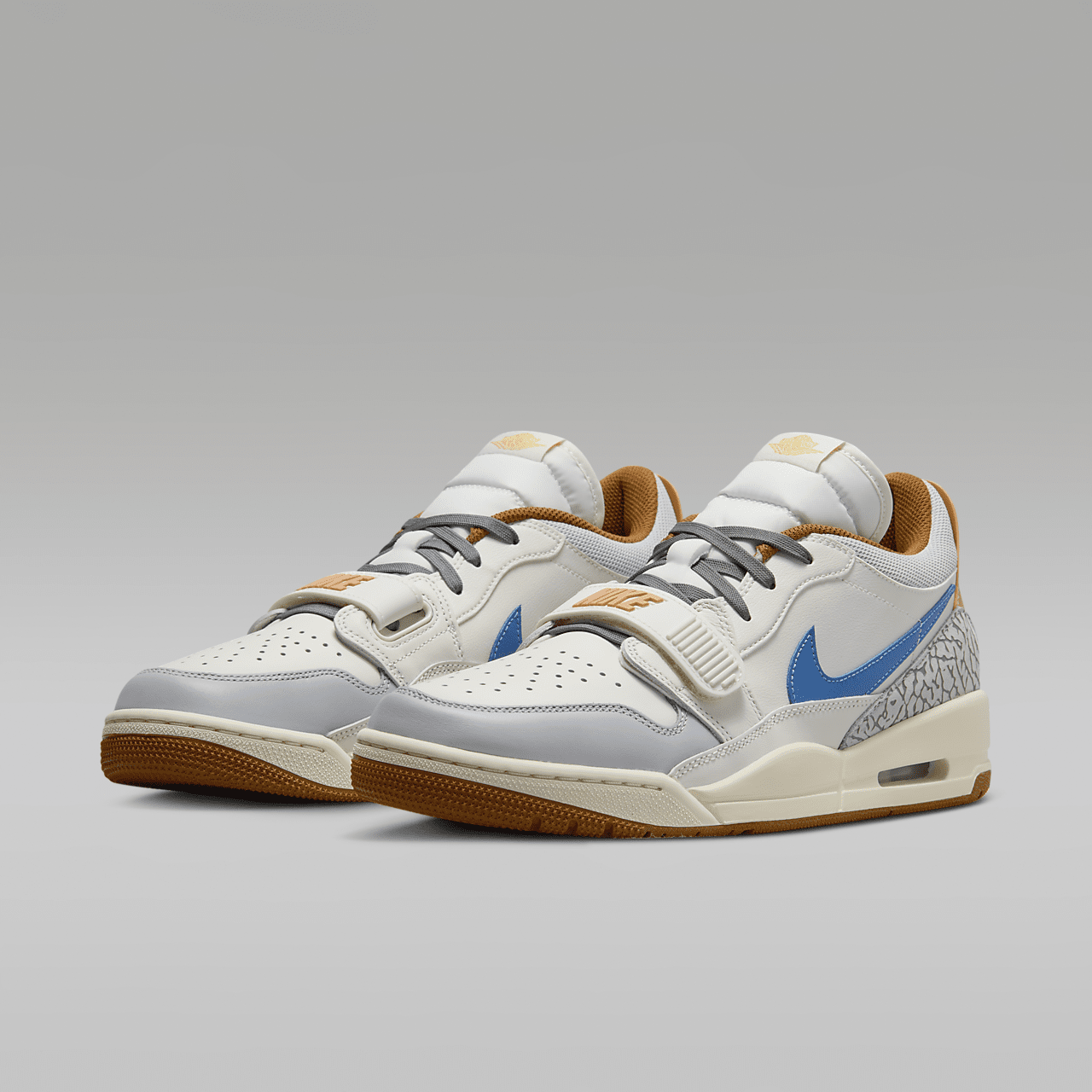 Nike Air Jordan Legacy sneaker Phantom/Coconut Milk/Amber Brown/Star Blue