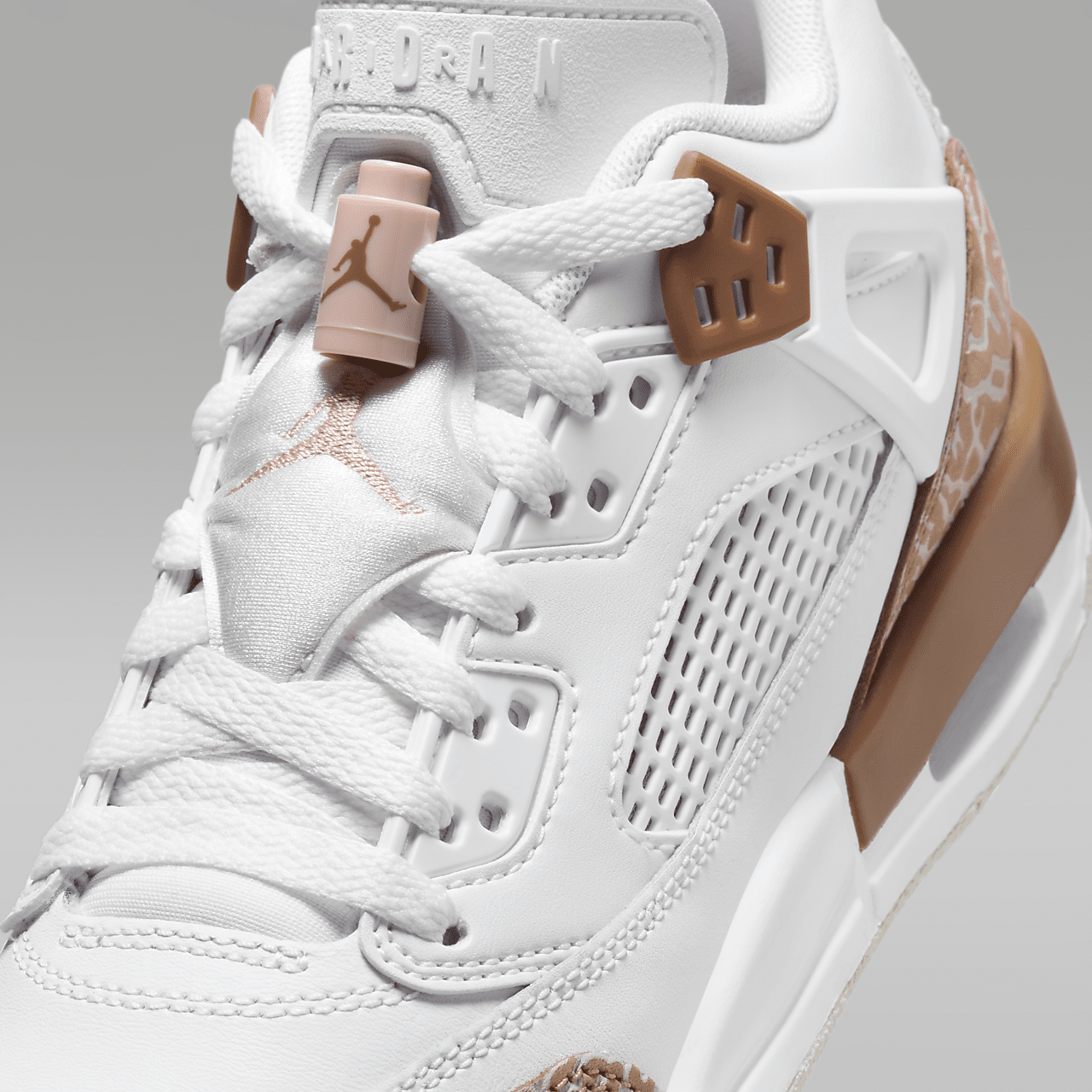 Nike Jordan Spizike Low sneaker Wit/Archaeo Brown/Light Bone/Pink Oxford