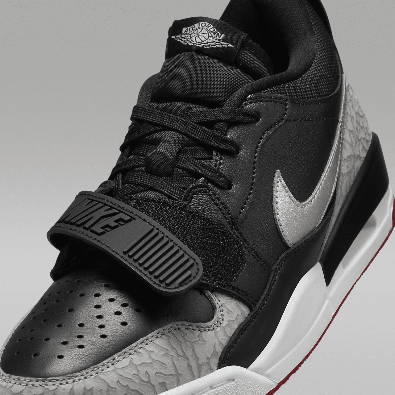 Nike Air Jordan Legacy sneaker Zwart/Gym Red/Cement Grey/Metallic Silver