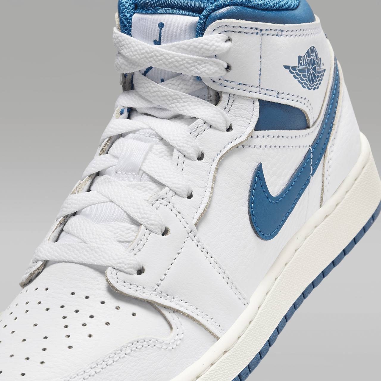 Nike Air Jordan 1 Mid sneaker Wit/Sail/Industrial Blue