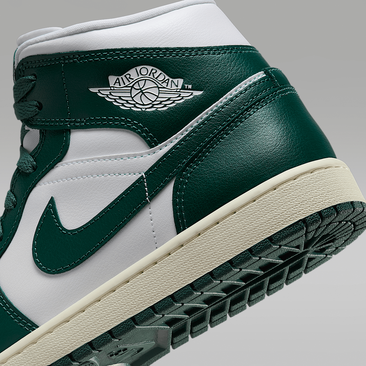 Nike Air Jordan 1 Mid sneaker Wit/Sail/Oxidized Green
