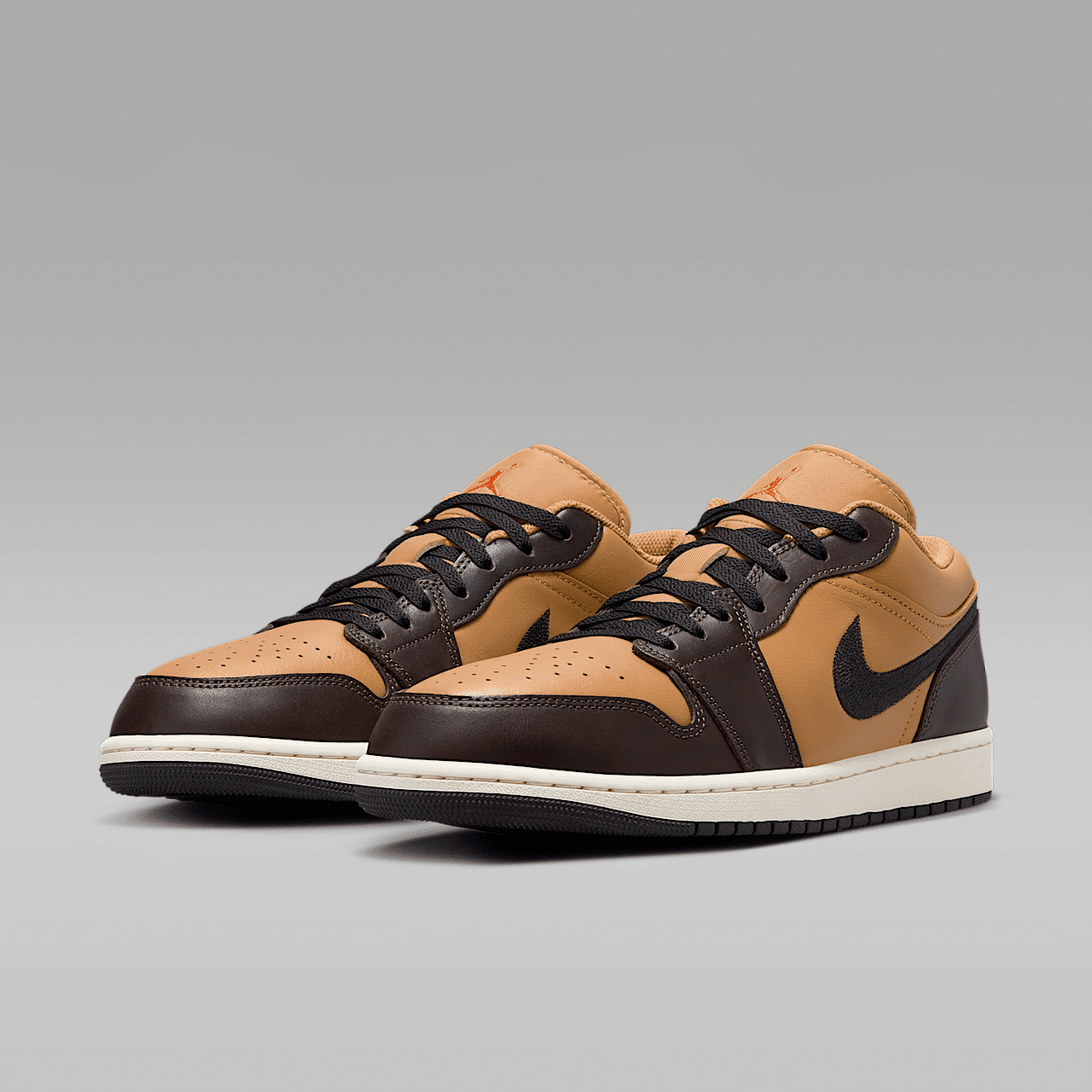 Nike Air Jordan 1 Low sneaker Flax/Baroque Brown/Vintage Coral/Zwart