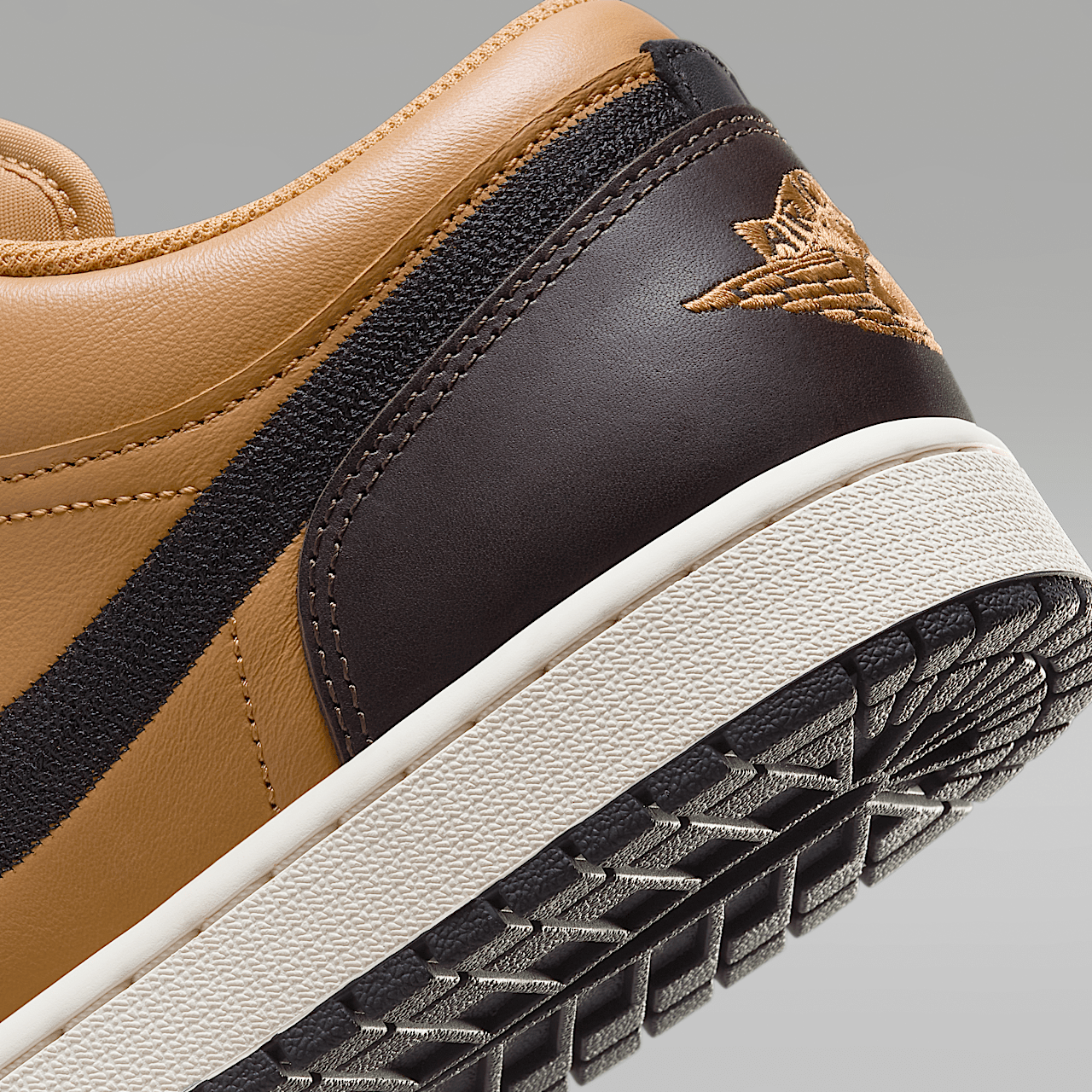 Nike Air Jordan 1 Low sneaker Flax/Baroque Brown/Vintage Coral/Zwart