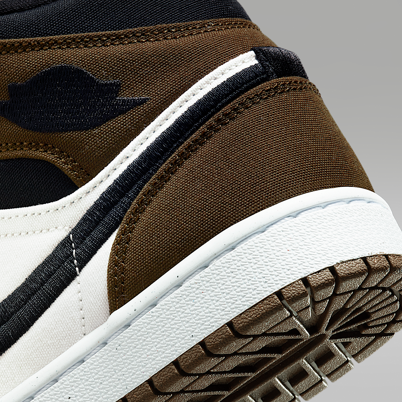 Nike Air Jordan 1 Mid sneaker Light Olive/Sail/Wit/Zwart