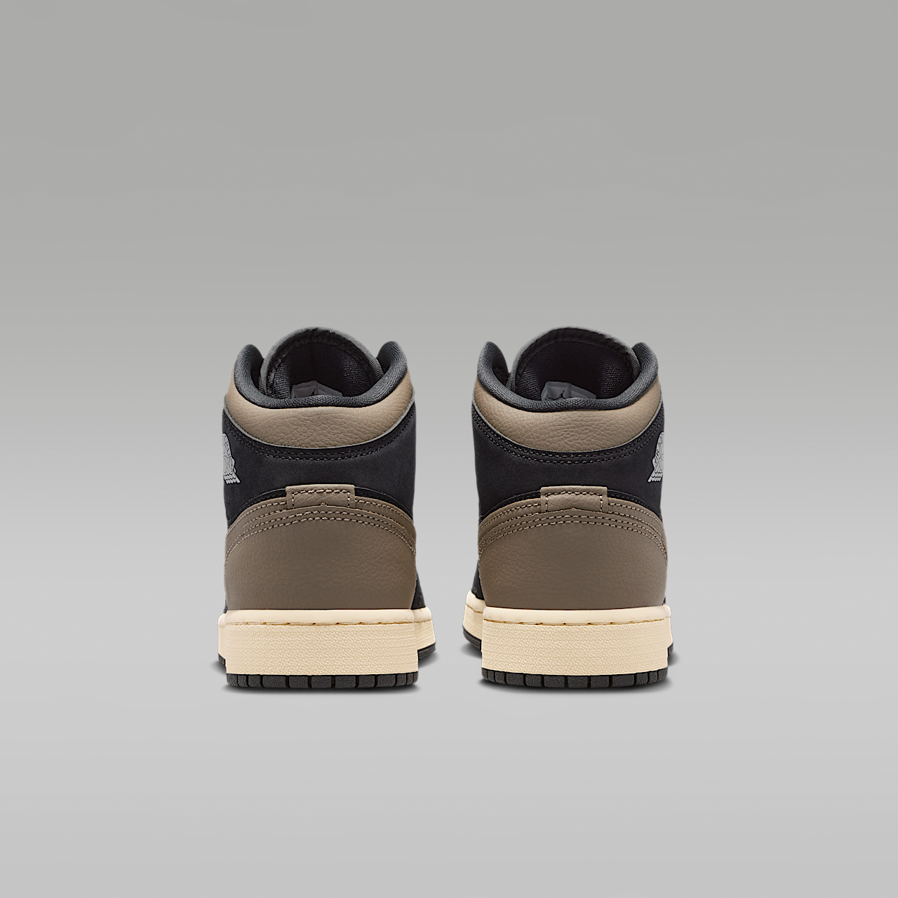 Nike Air Jordan sneaker Zwart/Light Wild Mango/Muslin/Olive Grey