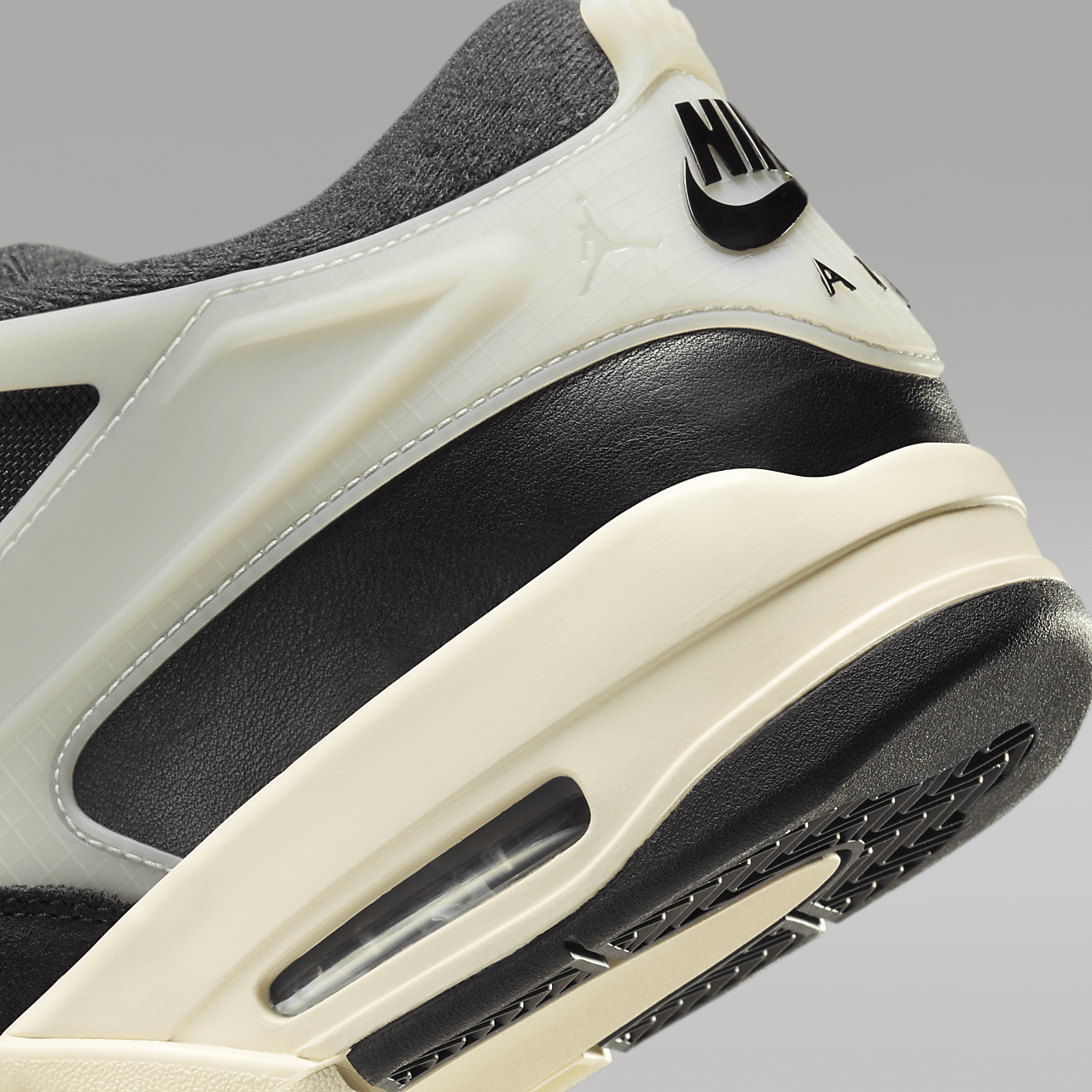 Nike Air Jordan sneaker Zwart/Sail/Coconut Milk/Gym Red