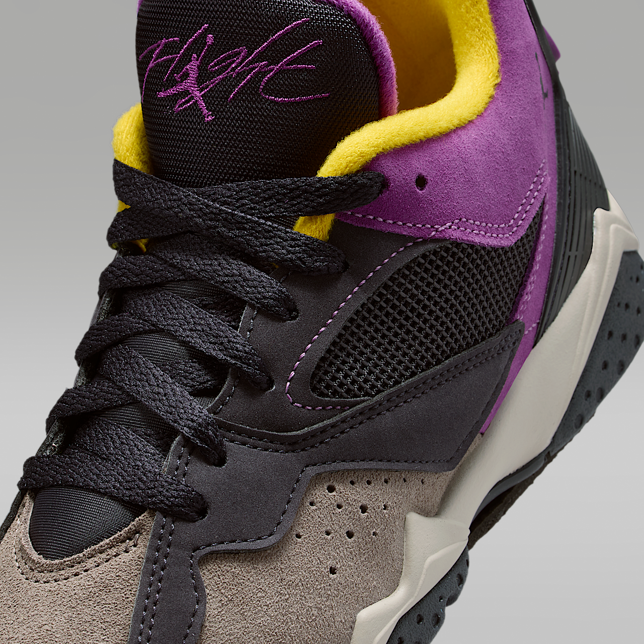 Nike Air Jordan sneaker Oil Grey/Cave Stone/Dark Sulfur/Viotech