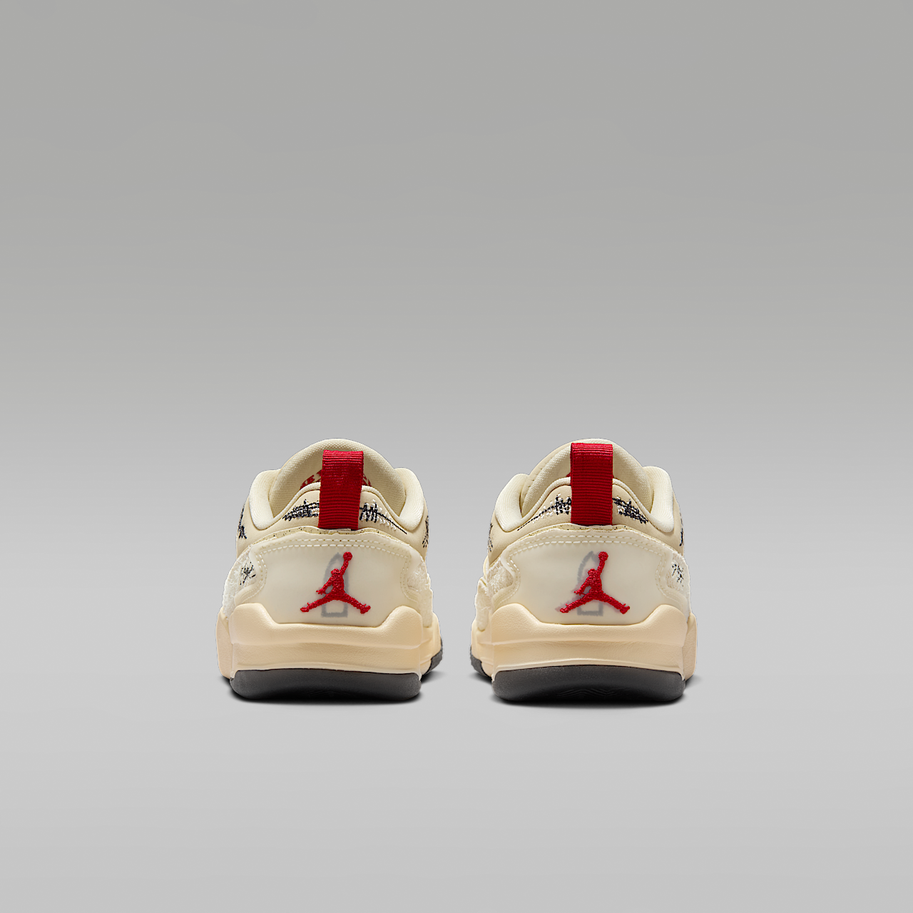 Nike  sneaker Coconut Milk/Muslin/Off Noir/Varsity Red