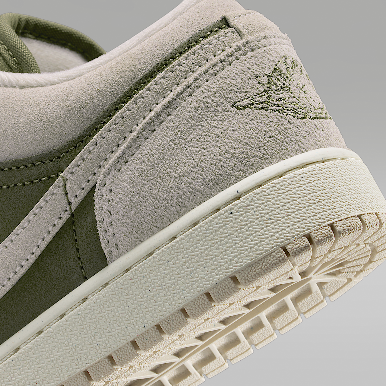 Nike Air Jordan sneaker Medium Olive/Sail/Light Orewood Brown